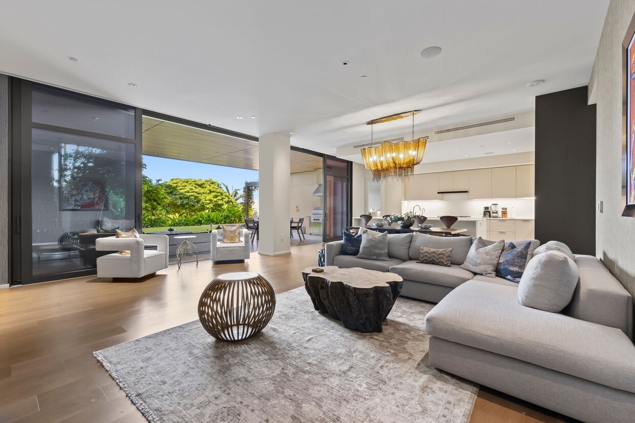 Primary Photo - Park Lane 5305 - 3BR w/Swimming Pool and Yard!