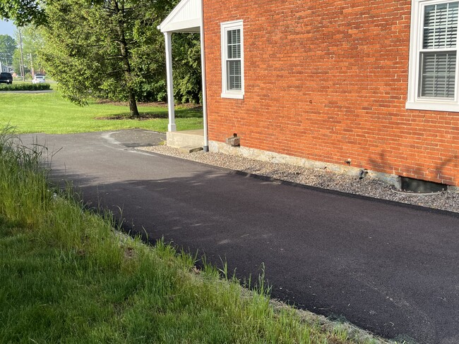 Driveway & Parking - 1950 State St