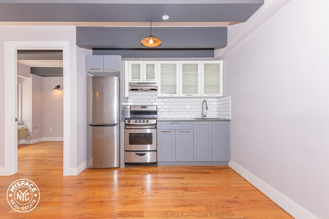 Foto del edificio - 194 Lenox Rd