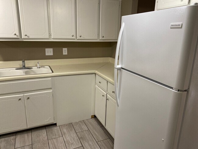 Building Photo - 29 Woodmont Dr