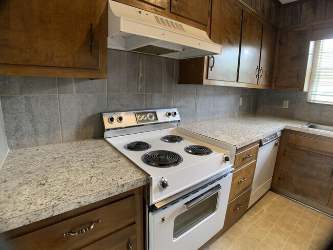 Building Photo - 218 N 11th St
