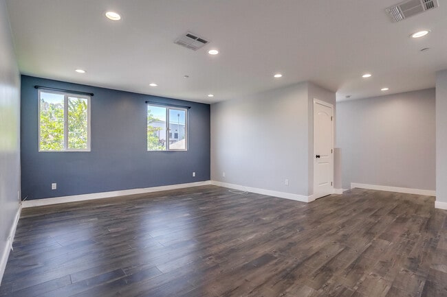 Building Photo - 5258 Oakland St