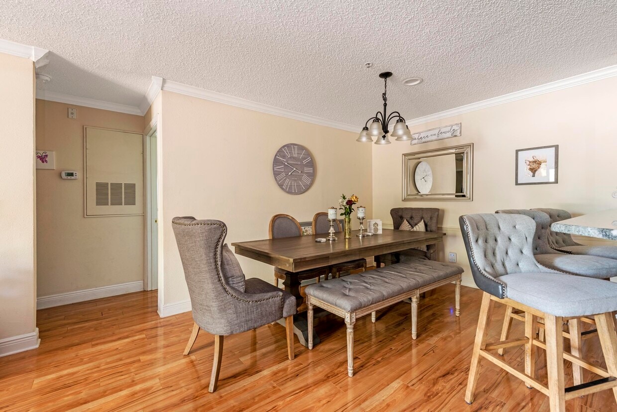 Foto principal - 4040 Crockers Lake Blvd