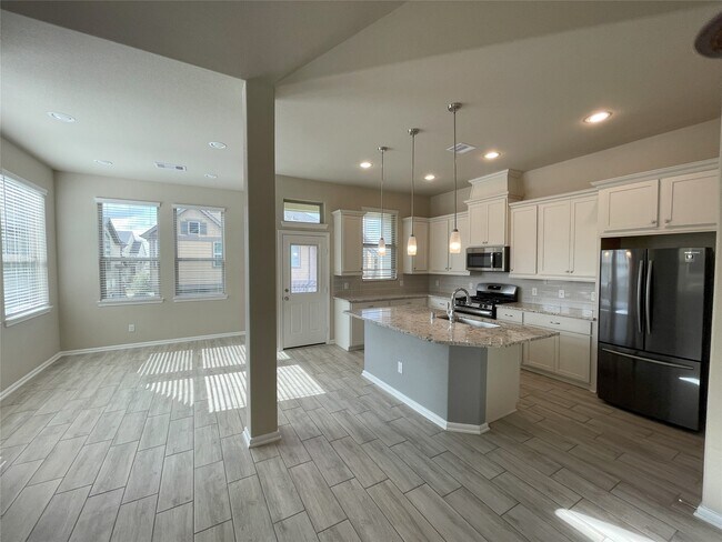 Foto del edificio - 5514 Sallow Bay Ln