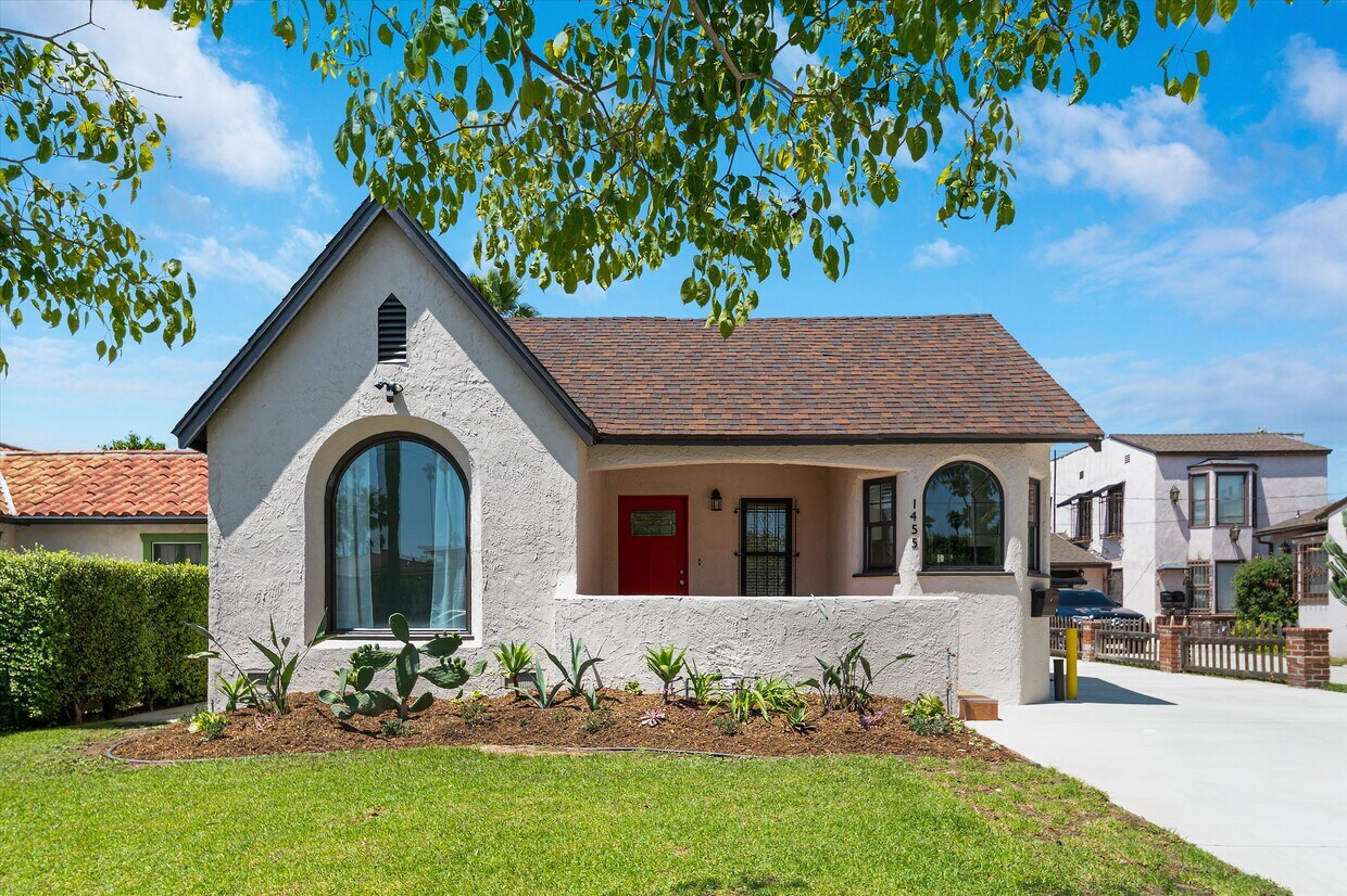 Primary Photo - 1455 S Cochran Ave