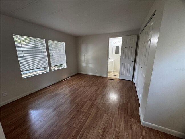 Foto del edificio - 1001 NE 77th St