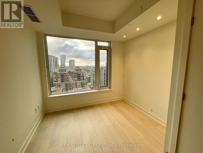 Building Photo - 11 Yorkville Ave