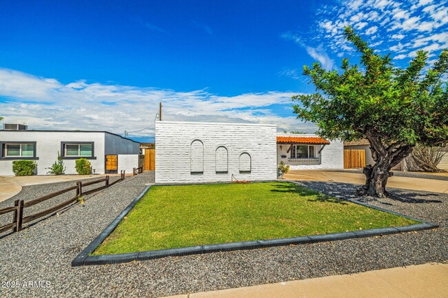 Foto del edificio - 8326 E Crestwood Way