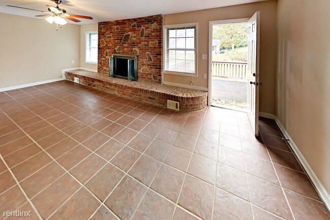Foto del edificio - 5835 Mallory Rd