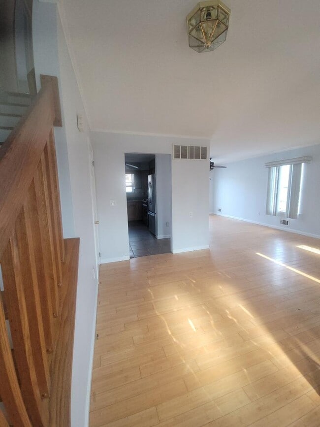 Building Photo - 1 Sunnydale Ct