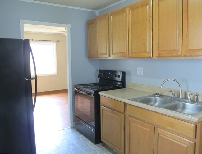 Building Photo - Two Bedroom Ranch in Westnedge Hill