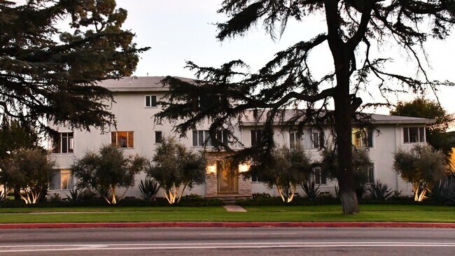 Building Photo - 4700 Los Feliz Blvd