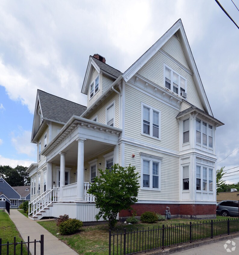 324 Broad St, Central Falls, RI 02863 Apartments in Central Falls, RI