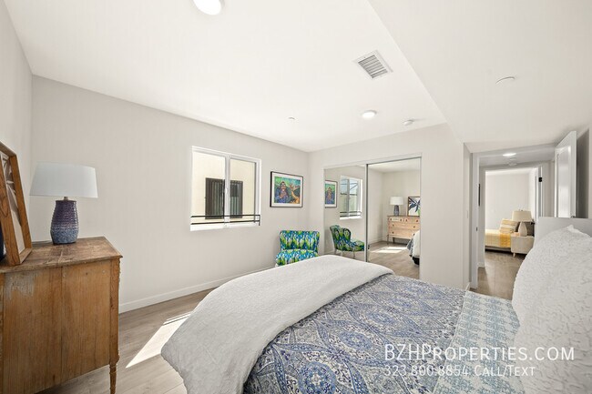 Building Photo - Modern 3Bedroom 3Bathroom In Van Nuys