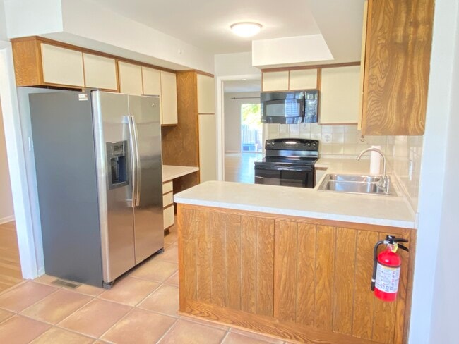 Kitchen - 35 Gordon Way