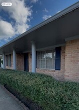 Building Photo - 2115 Yorktown Ct S