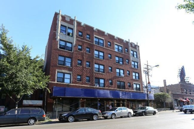 Building Photo - 717 W Belmont Ave