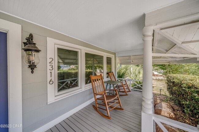 Building Photo - 2316 W Beach Dr