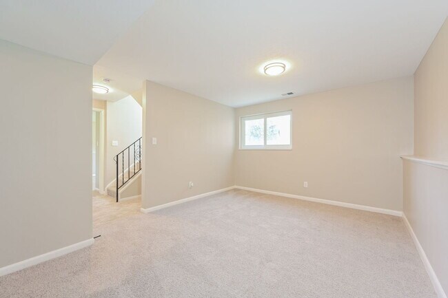 Foto del edificio - "Charming 4-Bedroom Home with 2 Full Baths...