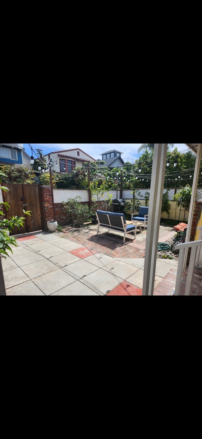 Building Photo - 33 Wavecrest Ave