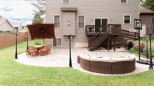 Building Photo - 935 Whittier Dr