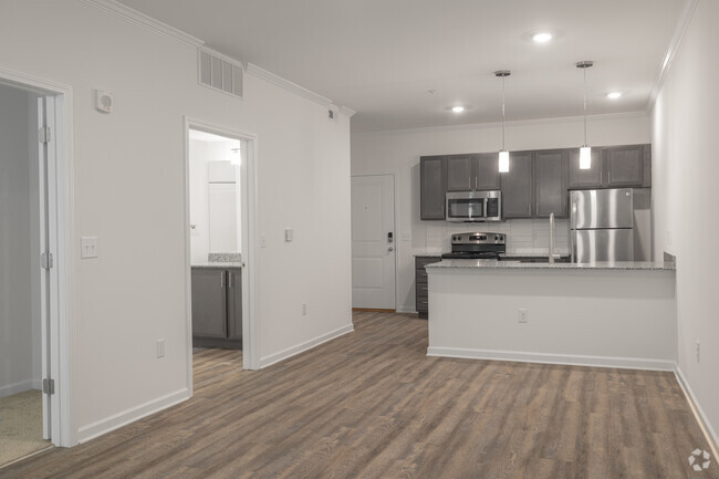 1BR, 1BA - 824SF - Dining - Reflection Pointe