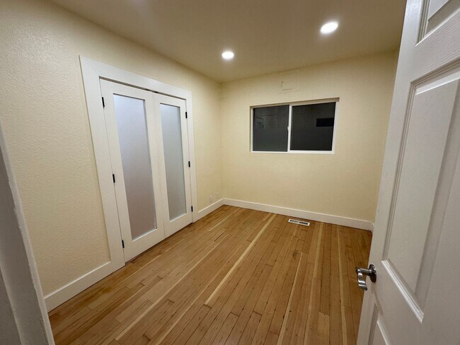 Foto del edificio - 108 Roff Way