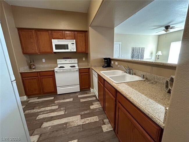 Foto del edificio - 7255 W Sunset Rd