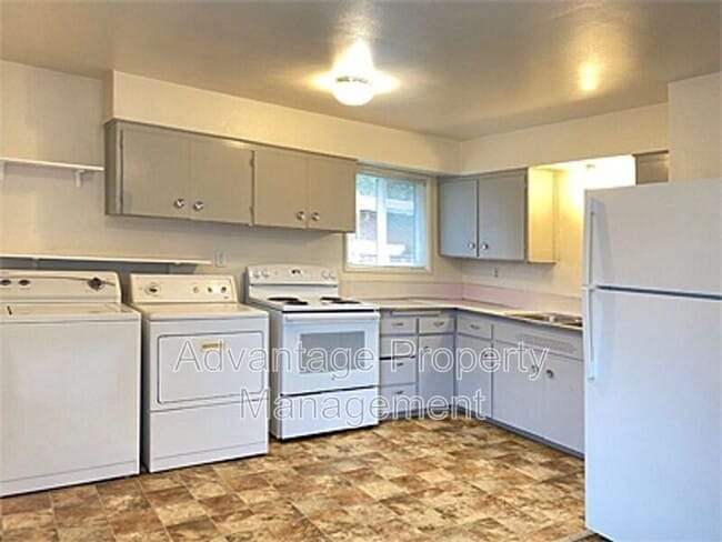 Building Photo - 1523 NW Kings Blvd