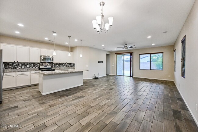 Foto del edificio - 12243 W Briles Rd