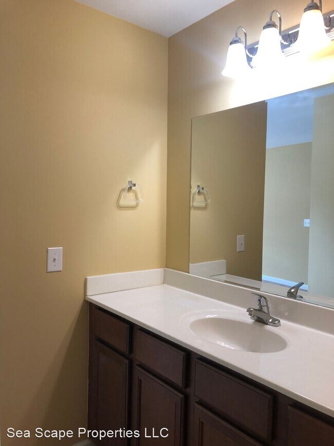 Building Photo - 2 br, 2 bath House - 4425 Jay BIrd Lane #201