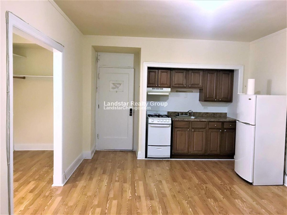 Foto principal - 2779 N Milwaukee Ave