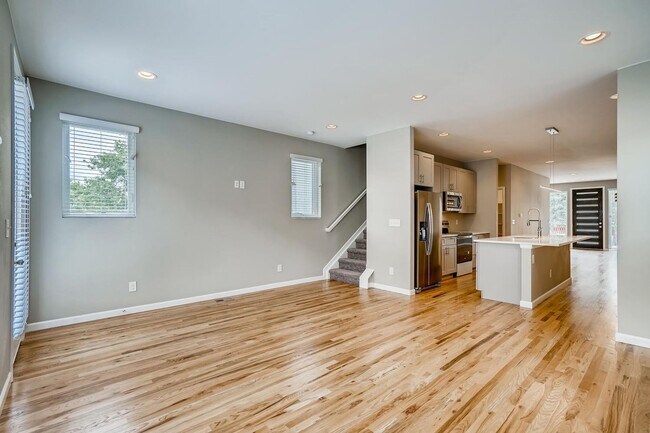 Building Photo - Amenity - Packed 3 Bedroom Townhome for Rent