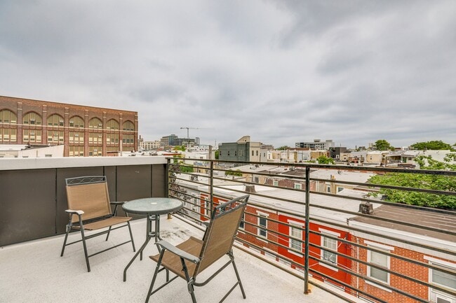 Building Photo - 1322 S Mole St