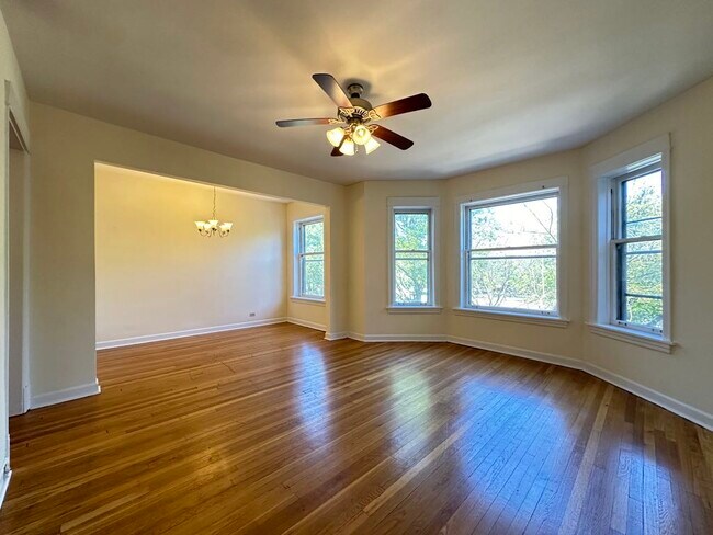 Foto del edificio - 3045 W Logan Blvd