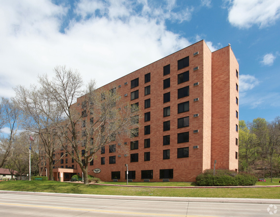 Primary Photo - Park Tower Apartments