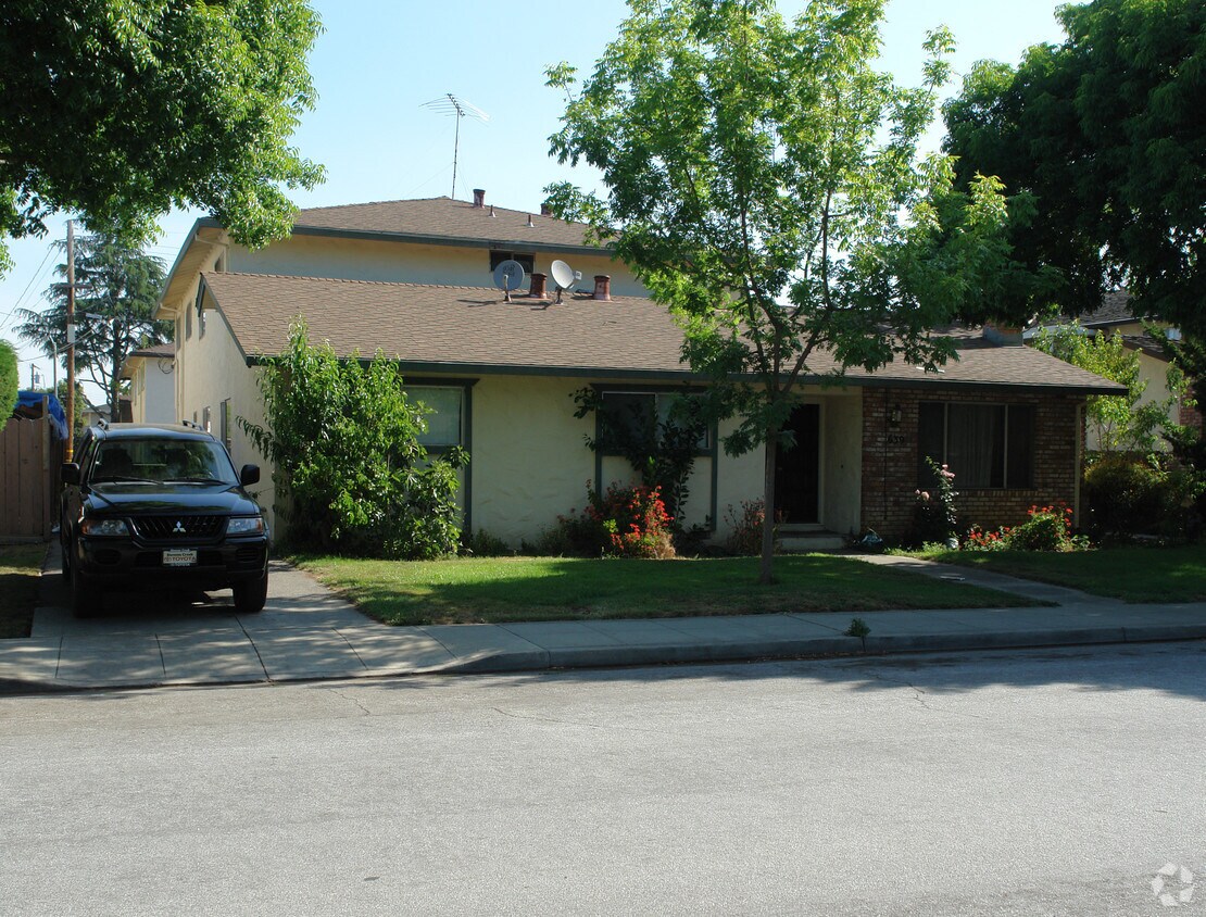 Primary Photo - 639 Begonia Way