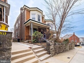 Building Photo - 132 Lauriston St