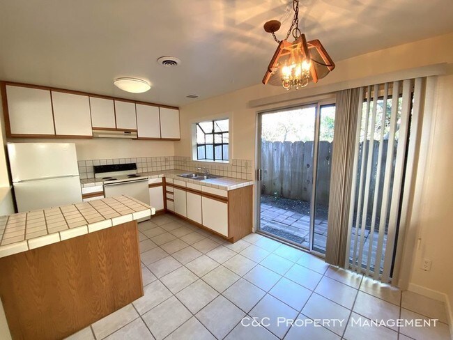 Building Photo - Charming 2 Bedroom Apartment Near Downtown PG