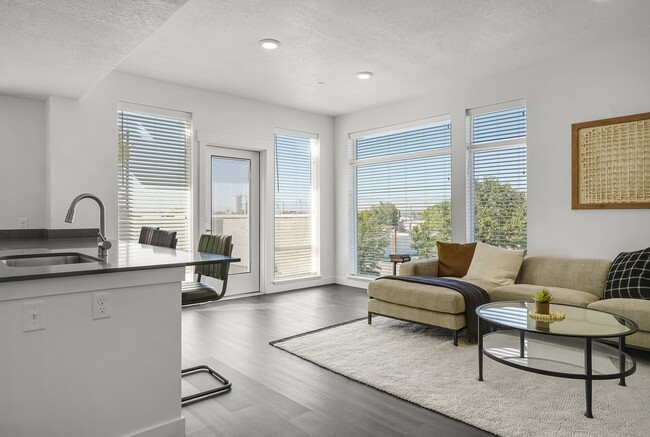 DSC04209HDR - Glenwood Millcreek Apartments