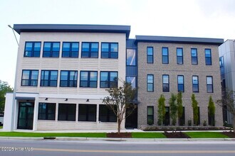 Building Photo - 1124 Castle St