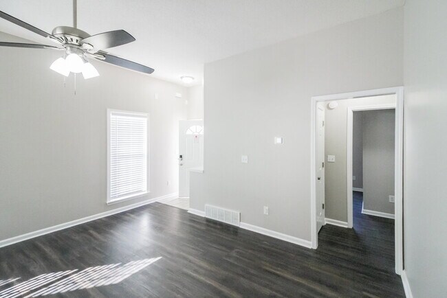 Foto del edificio - 6799 Showboat Ln