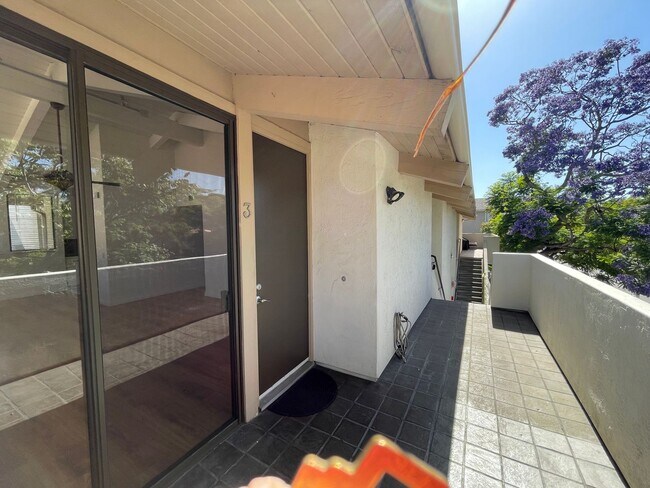 Building Photo - Lovely 2Bedroom, 2 Bathroom Condo!