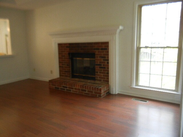 Building Photo - 1639 Lillian Ct