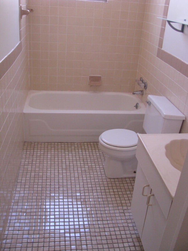 Bathroom - 1617 S Broad St
