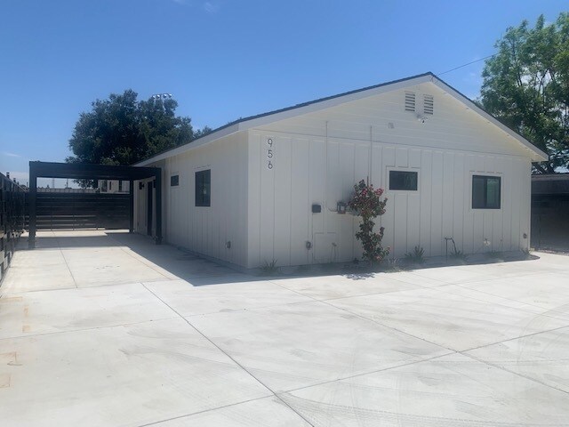 Brand new 1200 sf A.D.U. - 956 N Glendora Ave