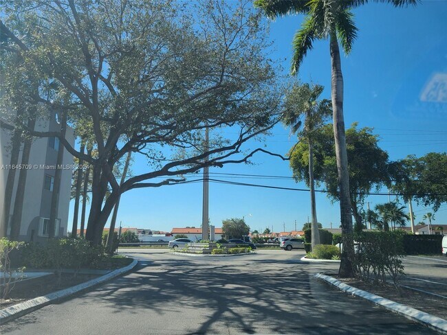 Foto del edificio - 2780 W 76th St