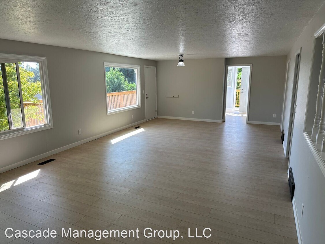 Foto principal - 3 br, 2 bath House - 550 Vista Ave SE