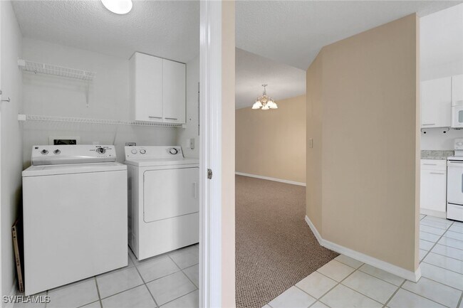 Foto del edificio - 7779 Jewel Ln