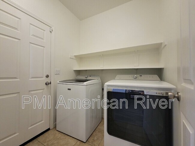Building Photo - 10456 Siltstone Way